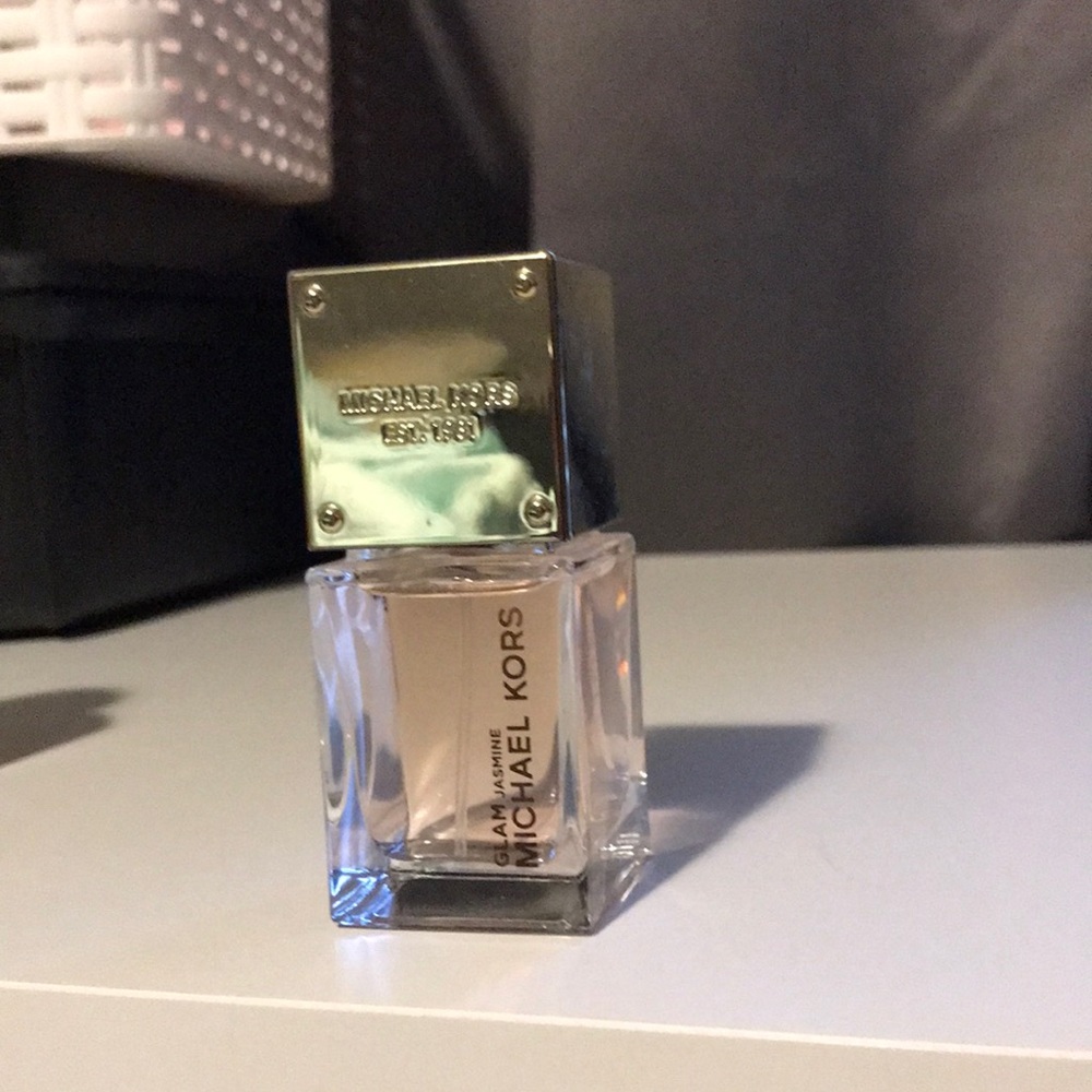 USED: 1-2 times - like new MICHEAL KORS glam jasmine perfume 1 fl oz
